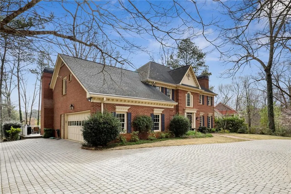 8215 Sullivan Hill Road Road, Sandy Springs, Georgia 30350, 5 Bedrooms Bedrooms, ,4 BathroomsBathrooms,Residential,Sold,8215 Sullivan Hill Road Road,6695608