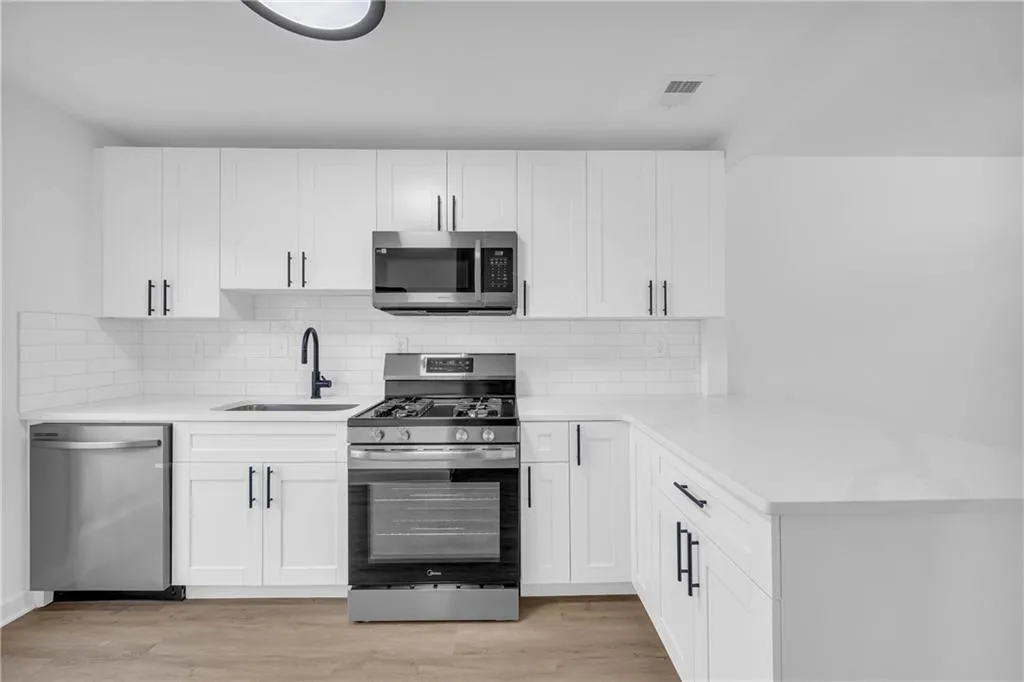 1608 Woodcliff Drive Ne, Atlanta, Georgia 30350, 2 Bedrooms Bedrooms, ,2 BathroomsBathrooms,Residential,Sold,1608 Woodcliff Drive Ne,7500734