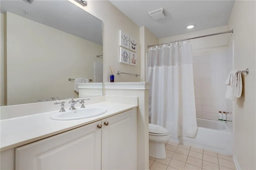 3275 Lenox Road Ne Unit 108, Atlanta, Georgia 30324, 2 Bedrooms Bedrooms, 0 ,2 BathroomsBathrooms,Residential,For Sale,3275 Lenox Road Ne Unit 108,7850796