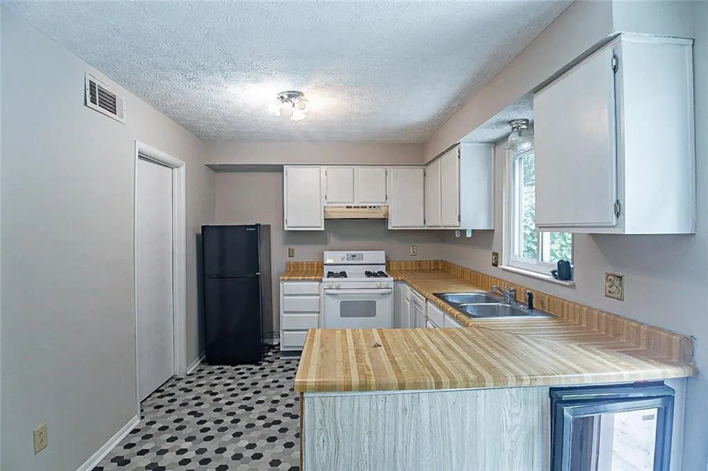 8835 Long Beach Circle, Atlanta, Georgia 30350, 2 Bedrooms Bedrooms, ,2 BathroomsBathrooms,Residential,Sold,8835 Long Beach Circle,6942327