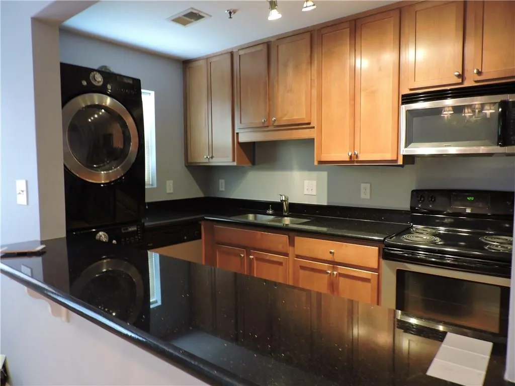 135 N River Drive N Unit A, Atlanta, Georgia 30350, 2 Bedrooms Bedrooms, ,2 BathroomsBathrooms,Residential,Sold,135 N River Drive N Unit A,6025211