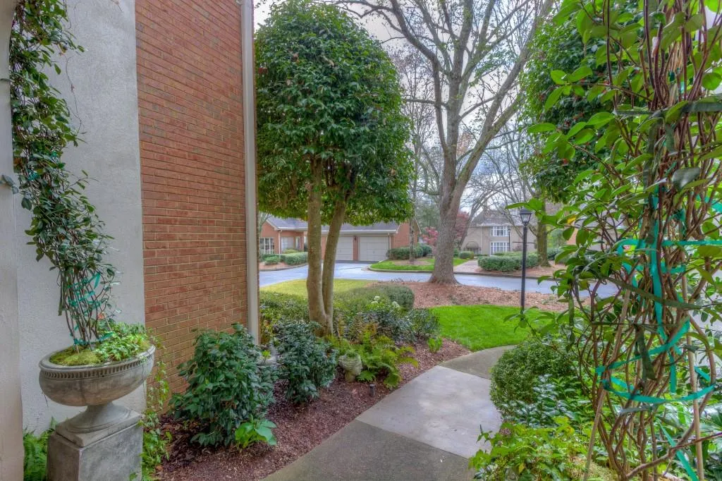 35 Paces West Place Unit 35, Atlanta, Georgia 30327, 3 Bedrooms Bedrooms, ,2 BathroomsBathrooms,Residential,Sold,35 Paces West Place Unit 35,5826717