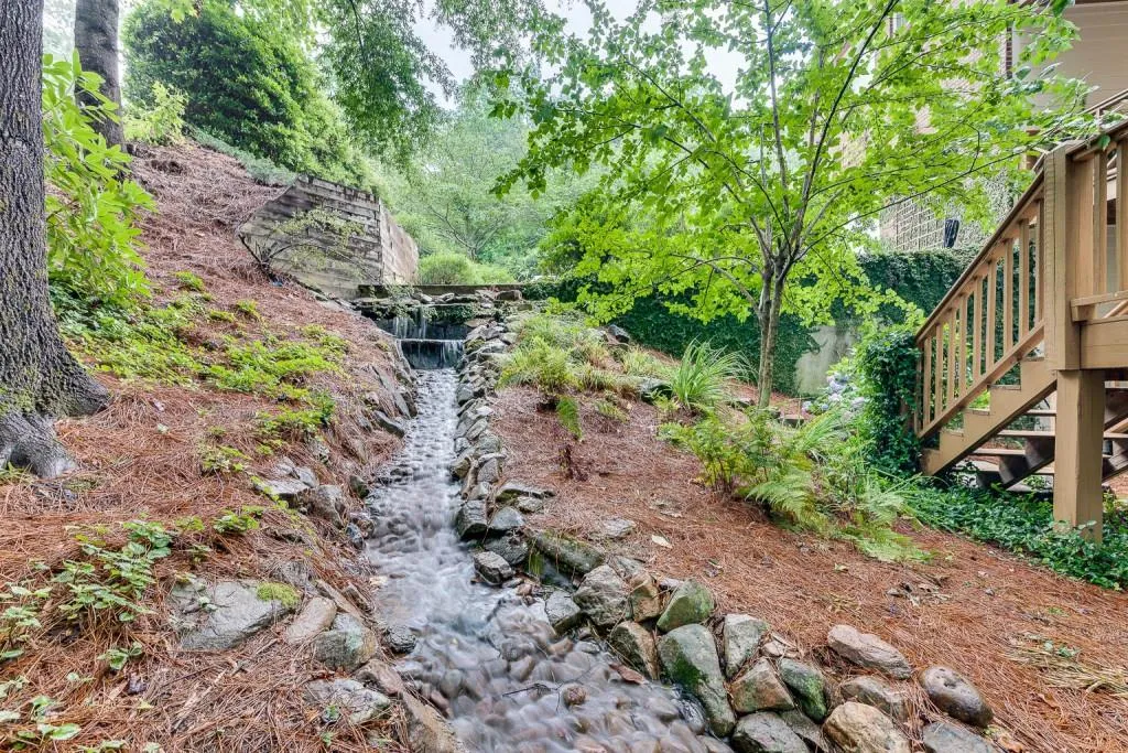 410 Ivy Hall Drive, Sandy Springs, Georgia 30350, 5 Bedrooms Bedrooms, ,5 BathroomsBathrooms,Residential,Sold,410 Ivy Hall Drive,6896017