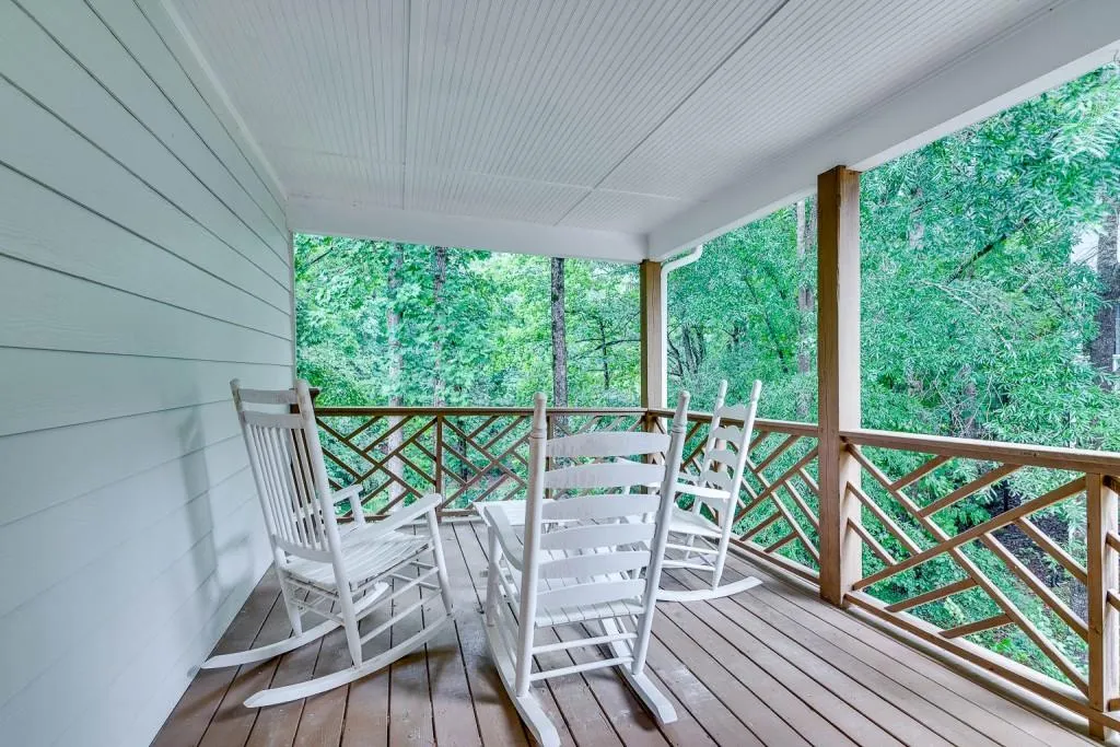 410 Ivy Hall Drive, Sandy Springs, Georgia 30350, 5 Bedrooms Bedrooms, ,5 BathroomsBathrooms,Residential,Sold,410 Ivy Hall Drive,6896017