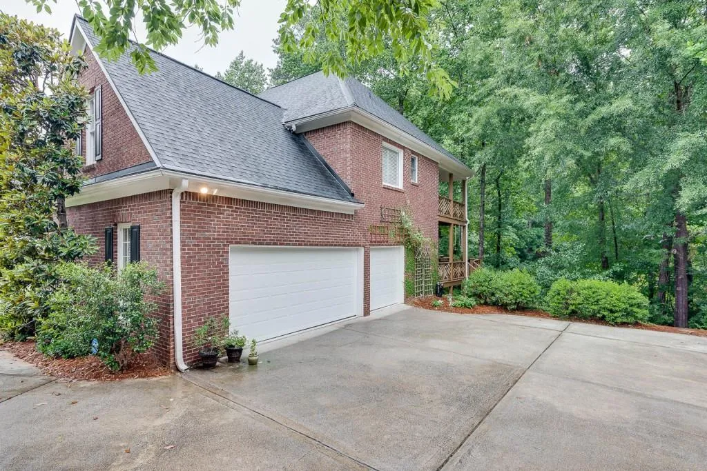 410 Ivy Hall Drive, Sandy Springs, Georgia 30350, 5 Bedrooms Bedrooms, ,5 BathroomsBathrooms,Residential,Sold,410 Ivy Hall Drive,6896017