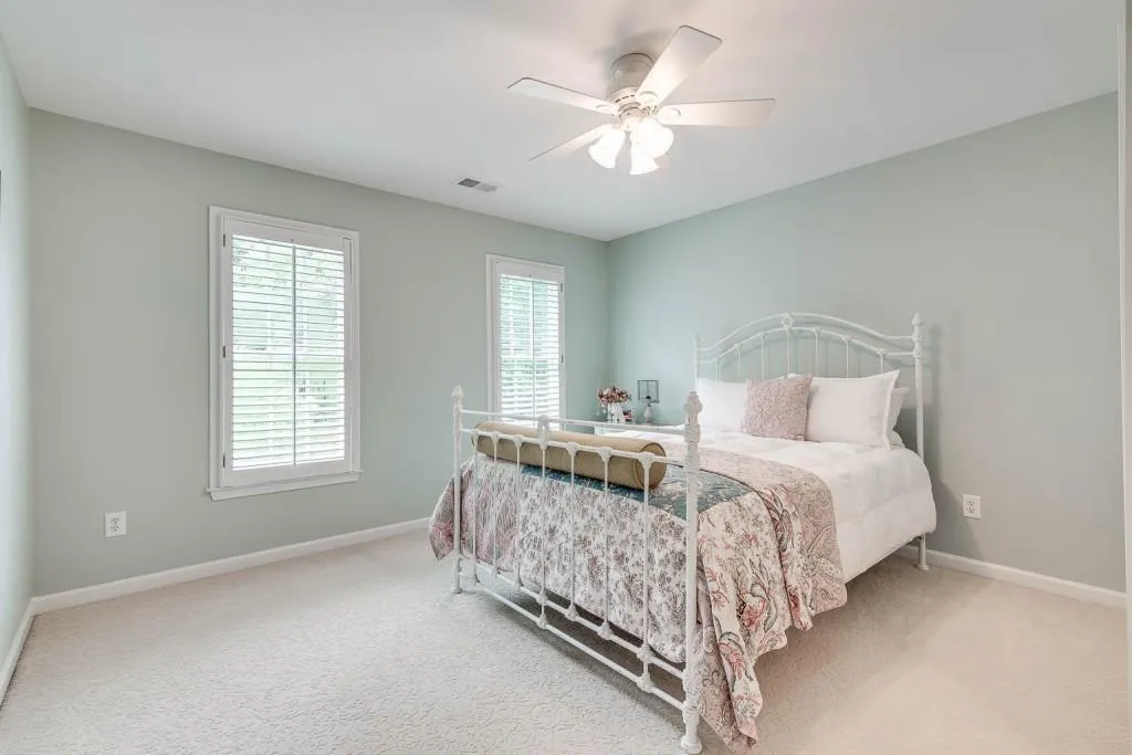 410 Ivy Hall Drive, Sandy Springs, Georgia 30350, 5 Bedrooms Bedrooms, ,5 BathroomsBathrooms,Residential,Sold,410 Ivy Hall Drive,6896017