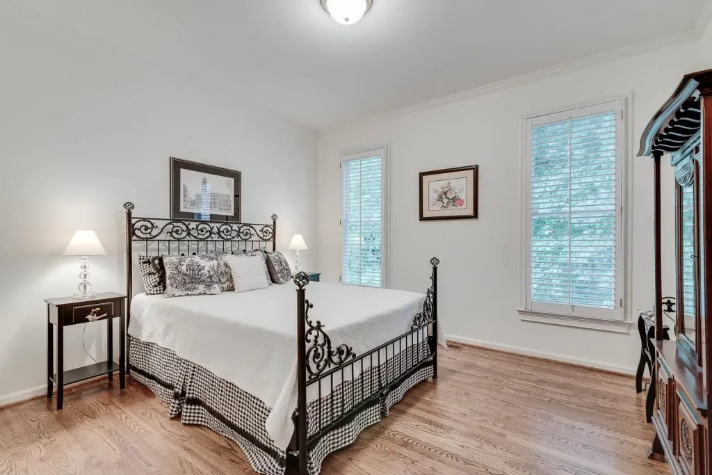 410 Ivy Hall Drive, Sandy Springs, Georgia 30350, 5 Bedrooms Bedrooms, ,5 BathroomsBathrooms,Residential,Sold,410 Ivy Hall Drive,6896017