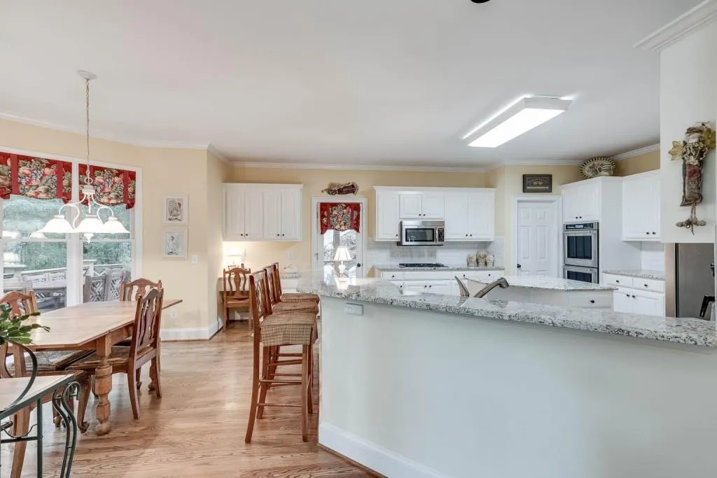 410 Ivy Hall Drive, Sandy Springs, Georgia 30350, 5 Bedrooms Bedrooms, ,5 BathroomsBathrooms,Residential,Sold,410 Ivy Hall Drive,6896017