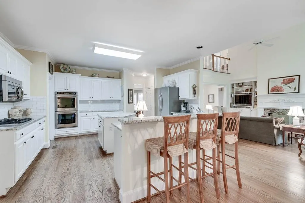 410 Ivy Hall Drive, Sandy Springs, Georgia 30350, 5 Bedrooms Bedrooms, ,5 BathroomsBathrooms,Residential,Sold,410 Ivy Hall Drive,6896017