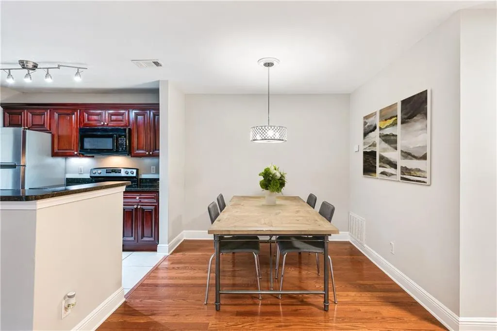 7205 Santa Fe Parkway, Sandy Springs, Georgia 30350, 2 Bedrooms Bedrooms, ,2 BathroomsBathrooms,Residential,Sold,7205 Santa Fe Parkway,6772482