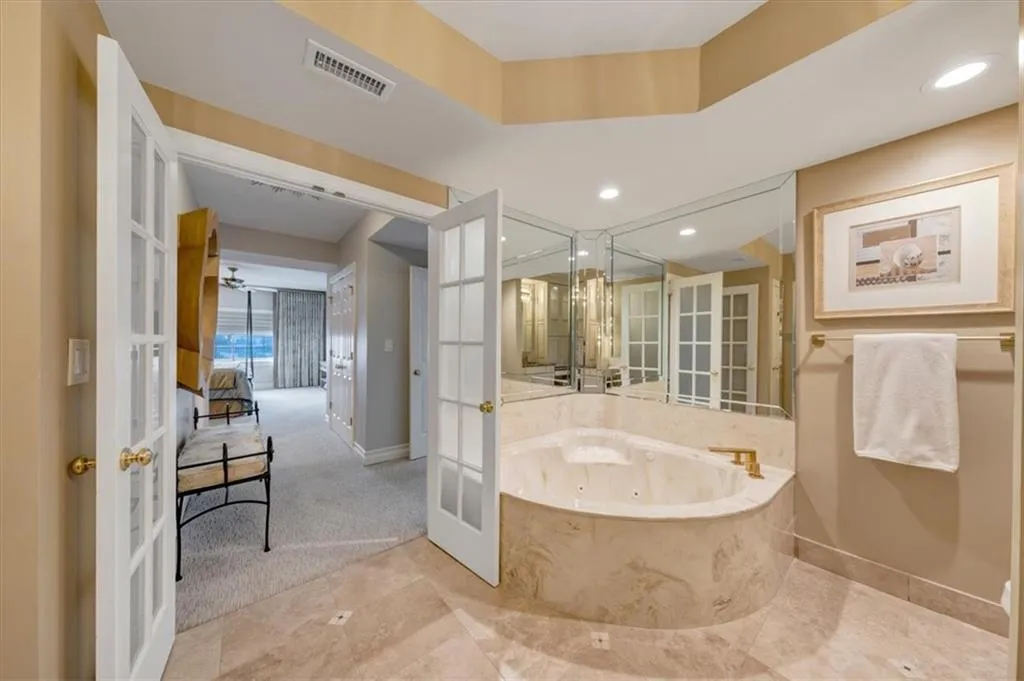 Jacuzzi tub
