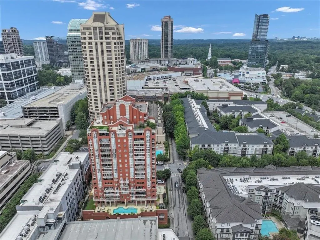 Just 1 block to Publix and Target; 2 blocks to Phipps Plaza and to Lenox Mall