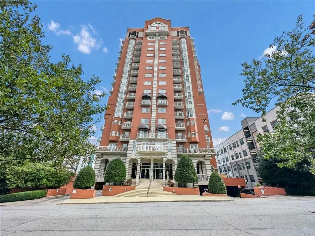 Villa at Buckhead Heights is a serene community with only 58 units, 4 units per floor