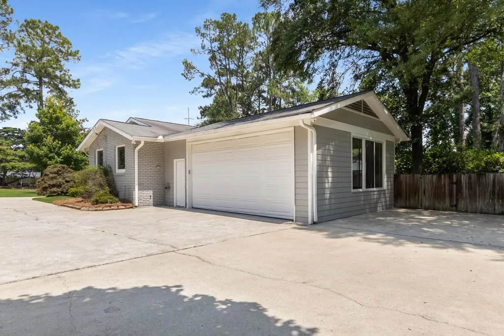 6639 Cherry Tree Lane, Atlanta, Georgia 30328, 3 Bedrooms Bedrooms, ,2 BathroomsBathrooms,Residential,Sold,6639 Cherry Tree Lane,7610793