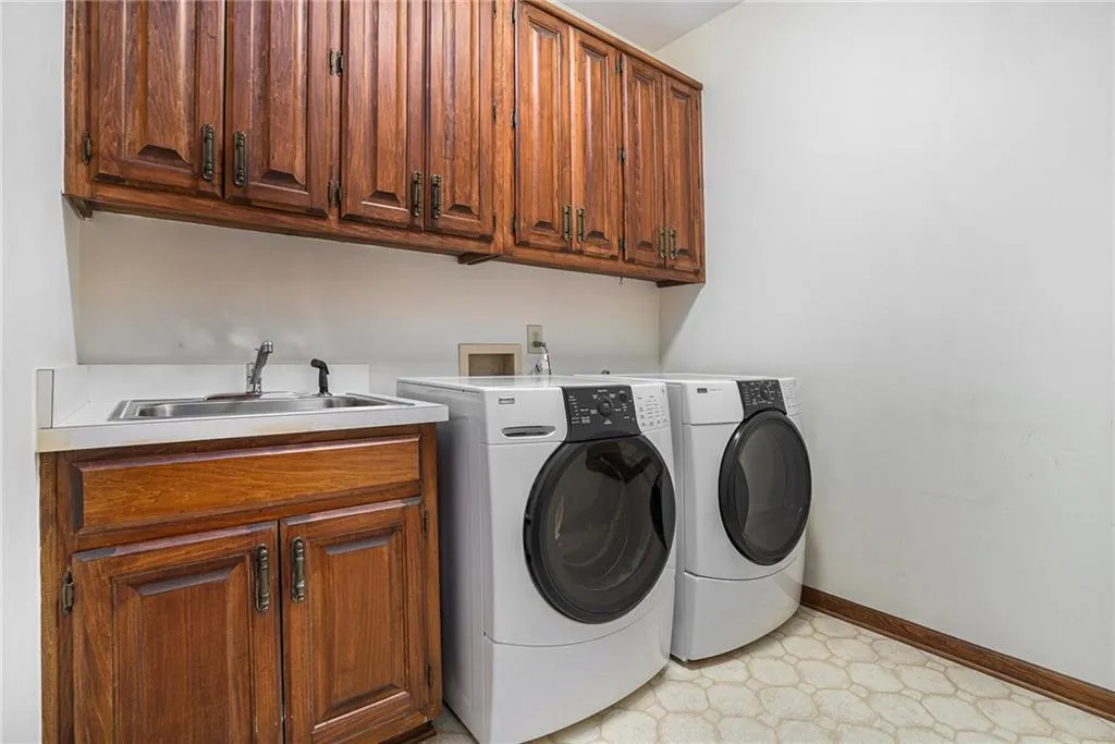 355 Aldenshire Place, Atlanta, Georgia 30350, 5 Bedrooms Bedrooms, ,5 BathroomsBathrooms,Residential,For Sale,355 Aldenshire Place,7631535