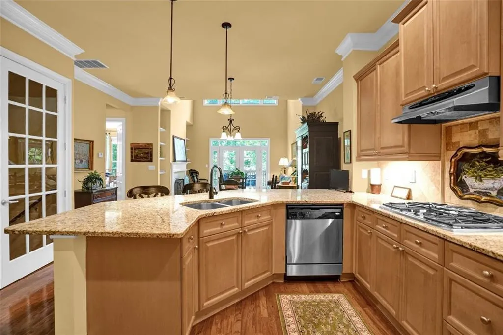 1203 Glenridge Place Ne, Atlanta, Georgia 30342, 5 Bedrooms Bedrooms, ,4 BathroomsBathrooms,Residential,Sold,1203 Glenridge Place Ne,7580536