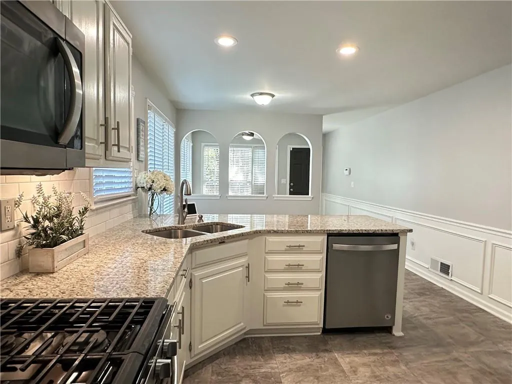 Kitchen features gas cooking, Alexa or Hubspace enabled lights