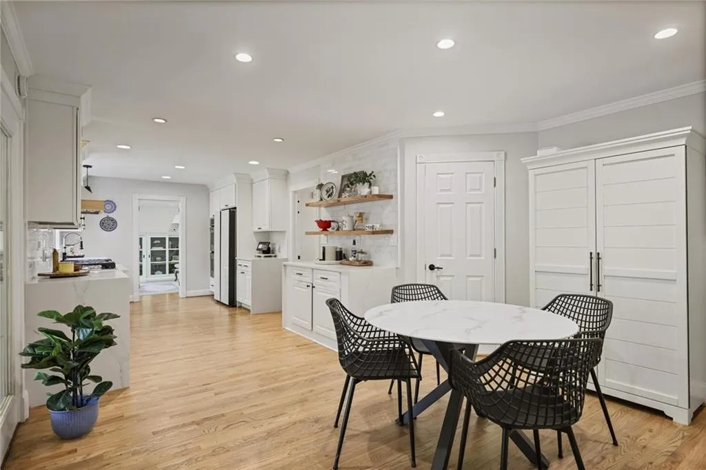 Breakfast Room