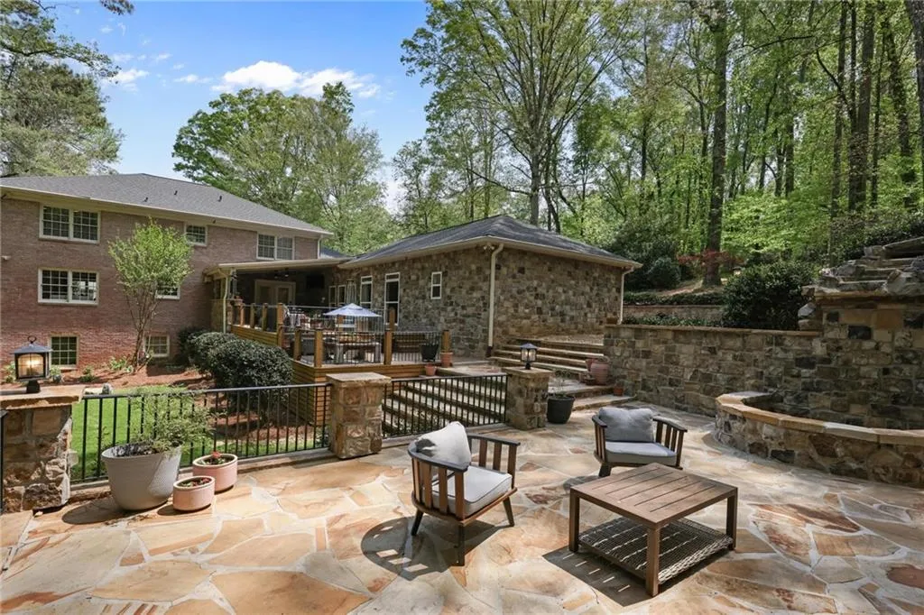 View of patio / terrace featuring an outdoor hangout area