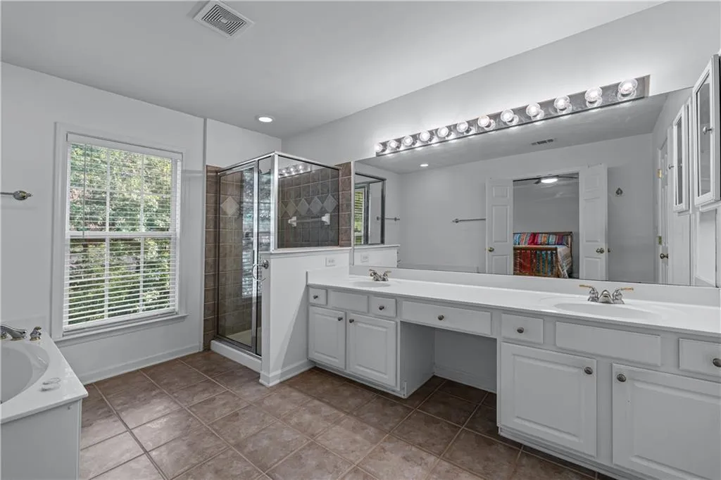 2487 Bridlewood Drive Se Unit 9, Atlanta, Georgia 30339, 3 Bedrooms Bedrooms, ,2 BathroomsBathrooms,Residential,For Sale,2487 Bridlewood Drive Se Unit 9,7643804