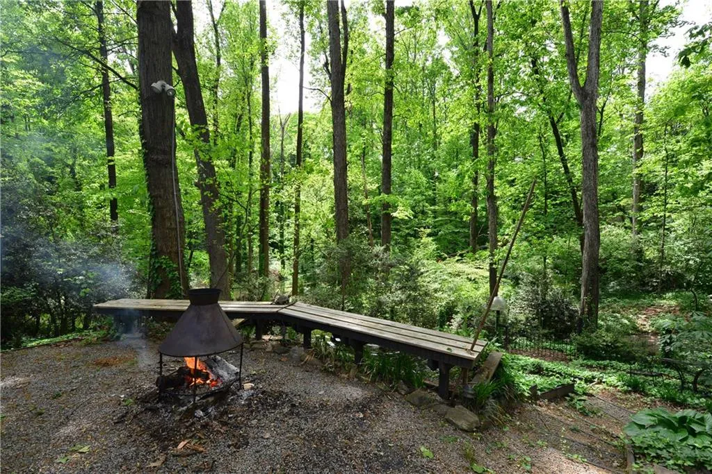 6066 Kayron Drive, Sandy Springs, Georgia 30328, 3 Bedrooms Bedrooms, ,2 BathroomsBathrooms,Residential,Sold,6066 Kayron Drive,5679016