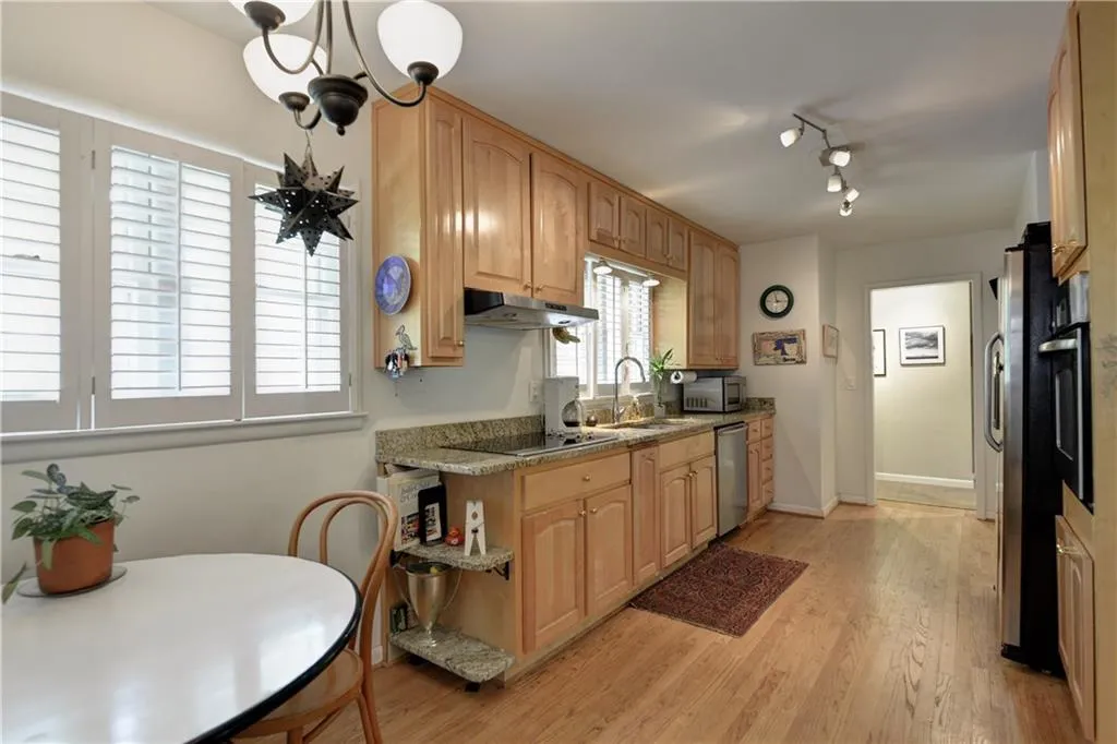 6066 Kayron Drive, Sandy Springs, Georgia 30328, 3 Bedrooms Bedrooms, ,2 BathroomsBathrooms,Residential,Sold,6066 Kayron Drive,5679016