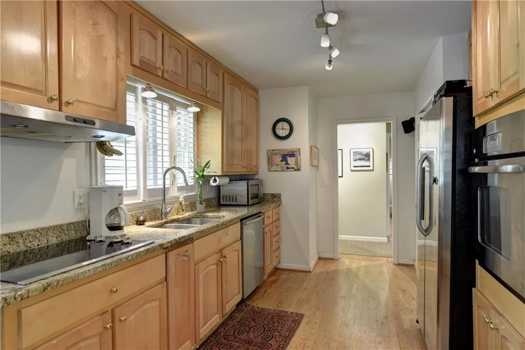 6066 Kayron Drive, Sandy Springs, Georgia 30328, 3 Bedrooms Bedrooms, ,2 BathroomsBathrooms,Residential,Sold,6066 Kayron Drive,5679016