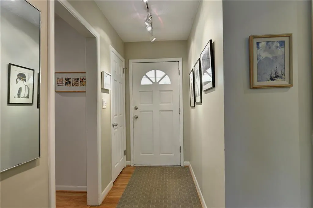 6066 Kayron Drive, Sandy Springs, Georgia 30328, 3 Bedrooms Bedrooms, ,2 BathroomsBathrooms,Residential,Sold,6066 Kayron Drive,5679016