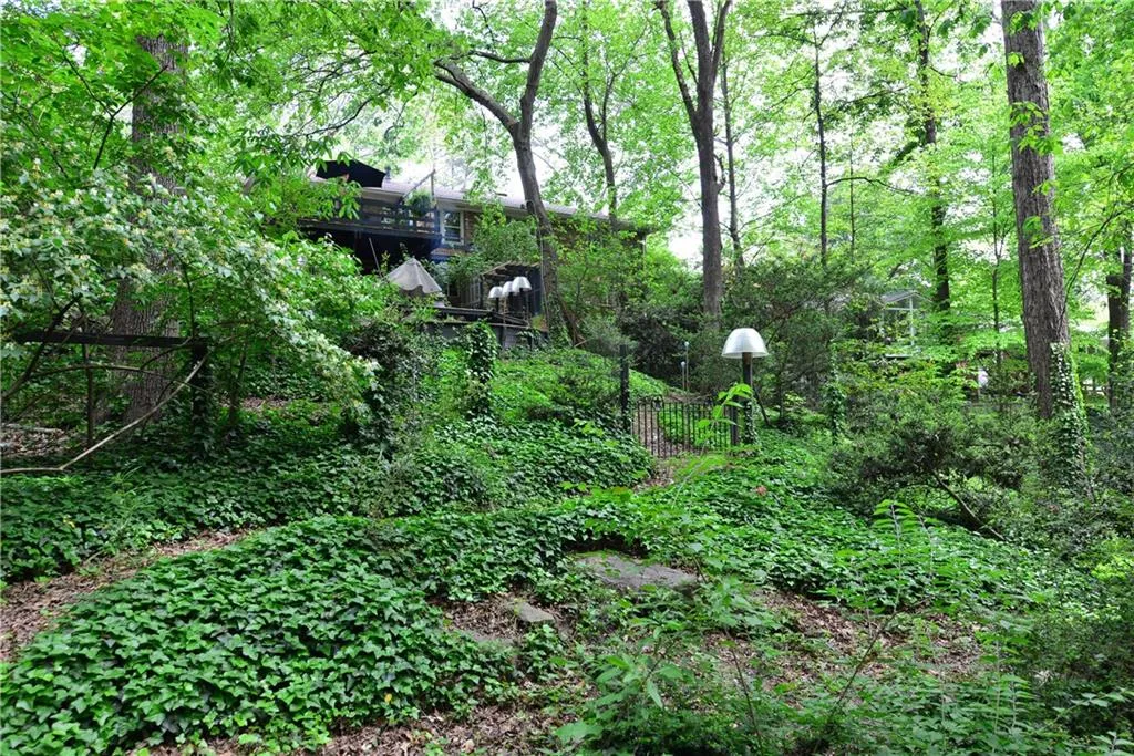 6066 Kayron Drive, Sandy Springs, Georgia 30328, 3 Bedrooms Bedrooms, ,2 BathroomsBathrooms,Residential,Sold,6066 Kayron Drive,5679016