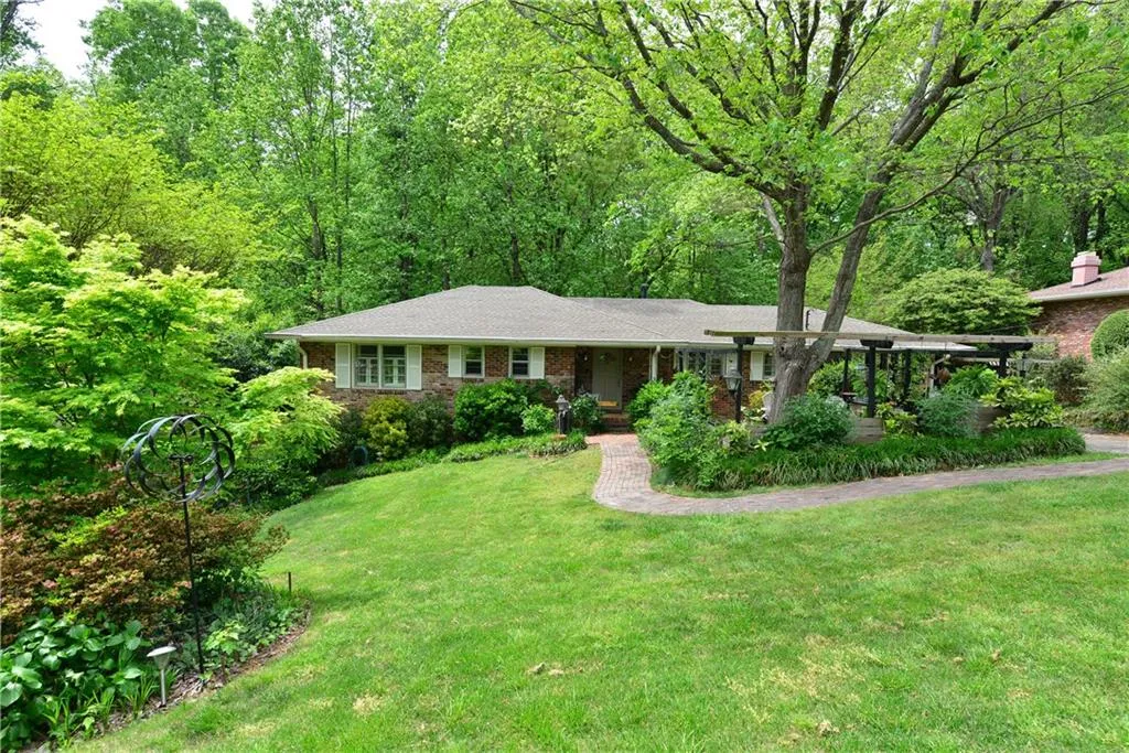 6066 Kayron Drive, Sandy Springs, Georgia 30328, 3 Bedrooms Bedrooms, ,2 BathroomsBathrooms,Residential,Sold,6066 Kayron Drive,5679016