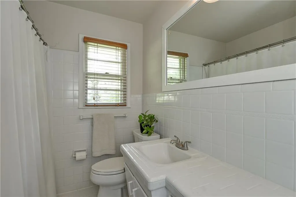 6066 Kayron Drive, Sandy Springs, Georgia 30328, 3 Bedrooms Bedrooms, ,2 BathroomsBathrooms,Residential,Sold,6066 Kayron Drive,5679016