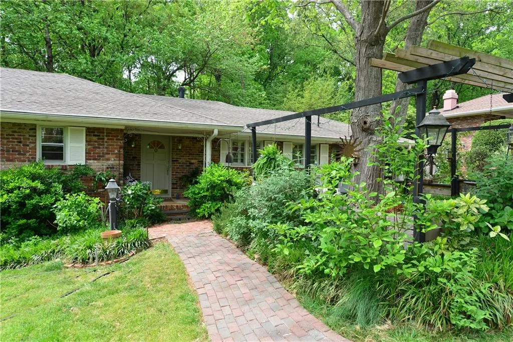 6066 Kayron Drive, Sandy Springs, Georgia 30328, 3 Bedrooms Bedrooms, ,2 BathroomsBathrooms,Residential,Sold,6066 Kayron Drive,5679016