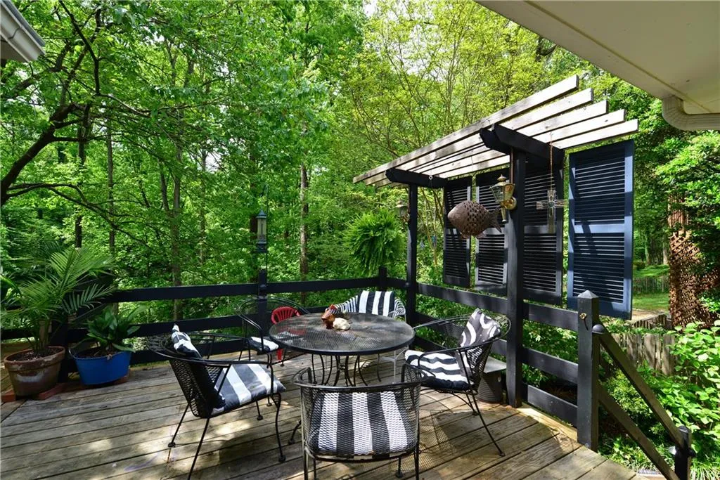 6066 Kayron Drive, Sandy Springs, Georgia 30328, 3 Bedrooms Bedrooms, ,2 BathroomsBathrooms,Residential,Sold,6066 Kayron Drive,5679016