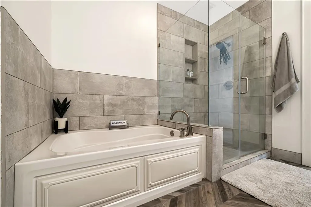 905 Juniper Street Ne Unit 805, Atlanta, Georgia 30309, 3 Bedrooms Bedrooms, ,2 BathroomsBathrooms,Residential,For Sale,905 Juniper Street Ne Unit 805,7605212