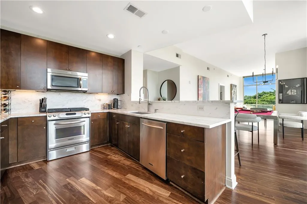 905 Juniper Street Ne Unit 805, Atlanta, Georgia 30309, 3 Bedrooms Bedrooms, ,2 BathroomsBathrooms,Residential,For Sale,905 Juniper Street Ne Unit 805,7605212