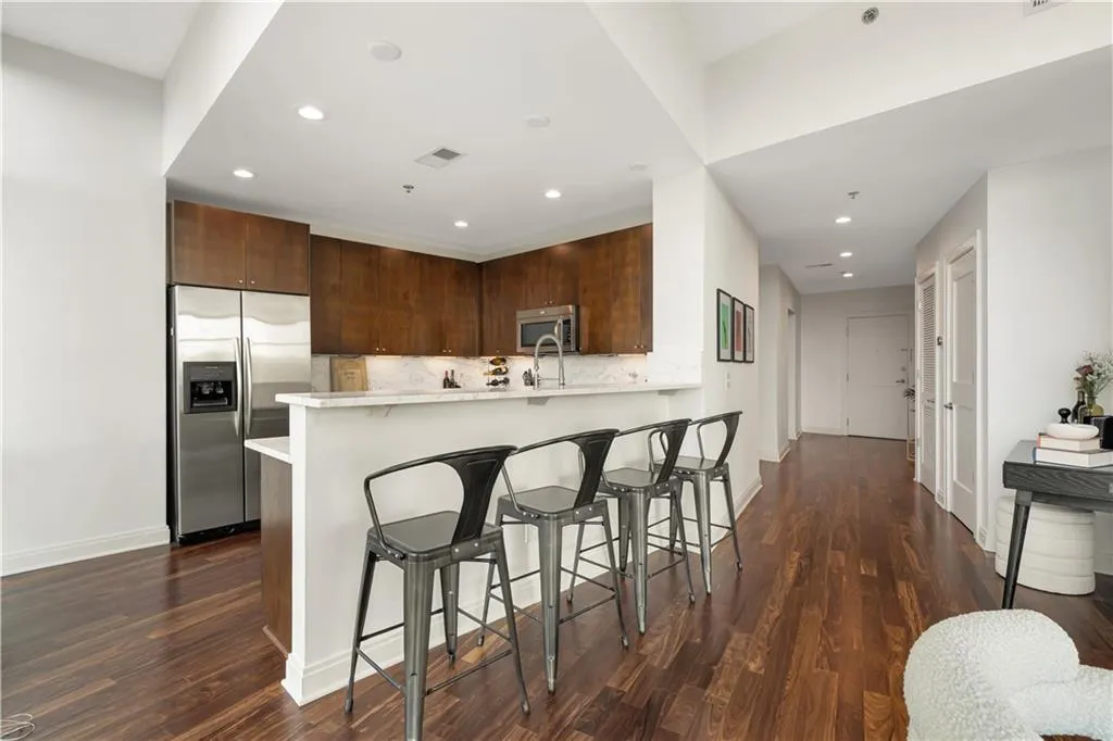 905 Juniper Street Ne Unit 805, Atlanta, Georgia 30309, 3 Bedrooms Bedrooms, ,2 BathroomsBathrooms,Residential,For Sale,905 Juniper Street Ne Unit 805,7605212