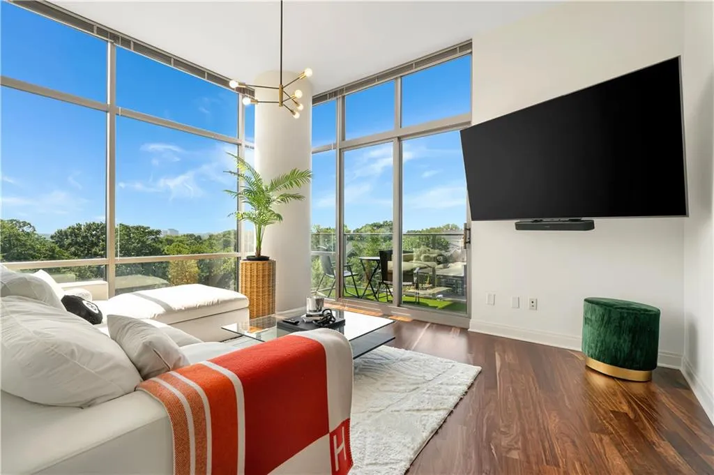 905 Juniper Street Ne Unit 805, Atlanta, Georgia 30309, 3 Bedrooms Bedrooms, ,2 BathroomsBathrooms,Residential,For Sale,905 Juniper Street Ne Unit 805,7605212