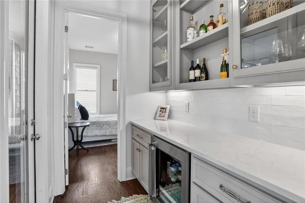 287 Green Hill Road, Atlanta, Georgia 30342, 5 Bedrooms Bedrooms, ,4 BathroomsBathrooms,Residential,For Sale,287 Green Hill Road,7725388