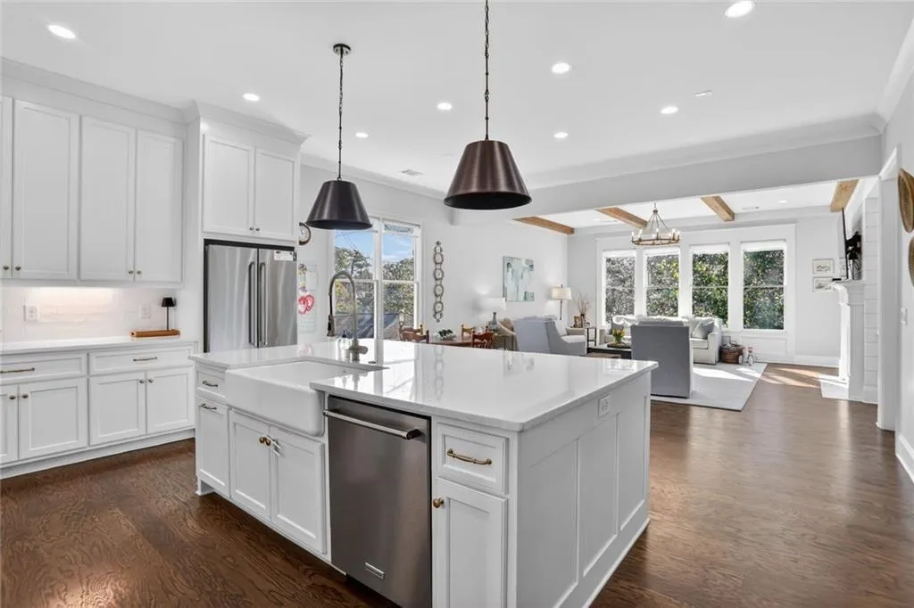 287 Green Hill Road, Atlanta, Georgia 30342, 5 Bedrooms Bedrooms, ,4 BathroomsBathrooms,Residential,For Sale,287 Green Hill Road,7725388
