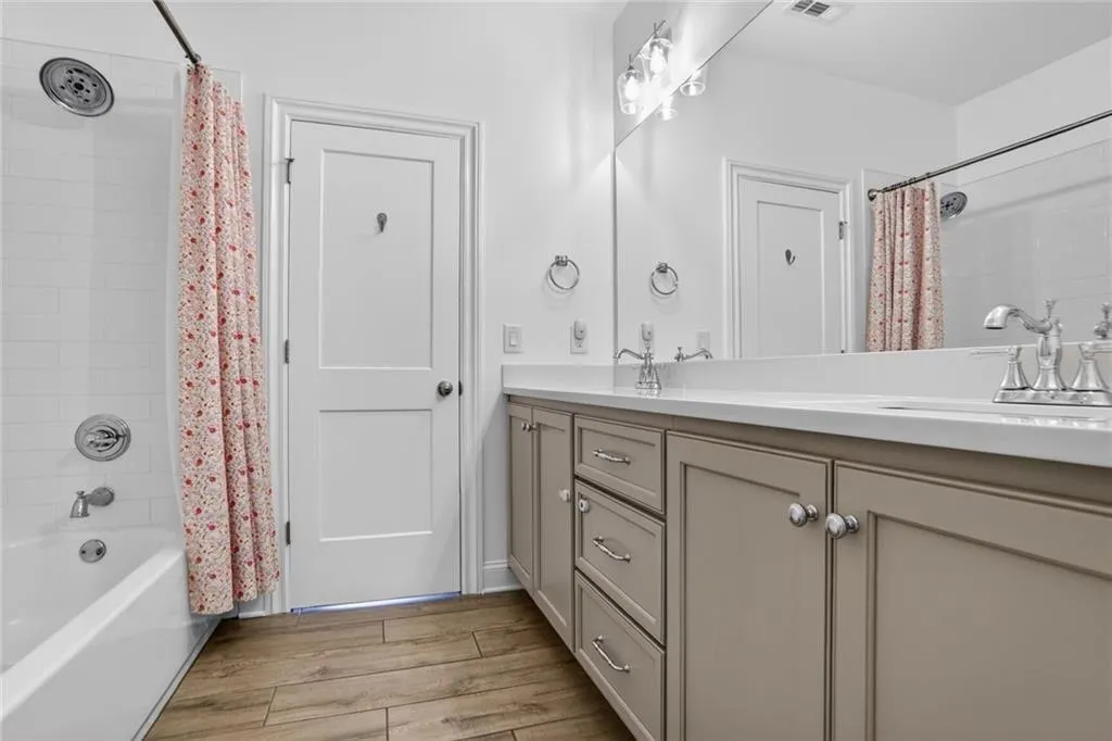 287 Green Hill Road, Atlanta, Georgia 30342, 5 Bedrooms Bedrooms, ,4 BathroomsBathrooms,Residential,For Sale,287 Green Hill Road,7725388