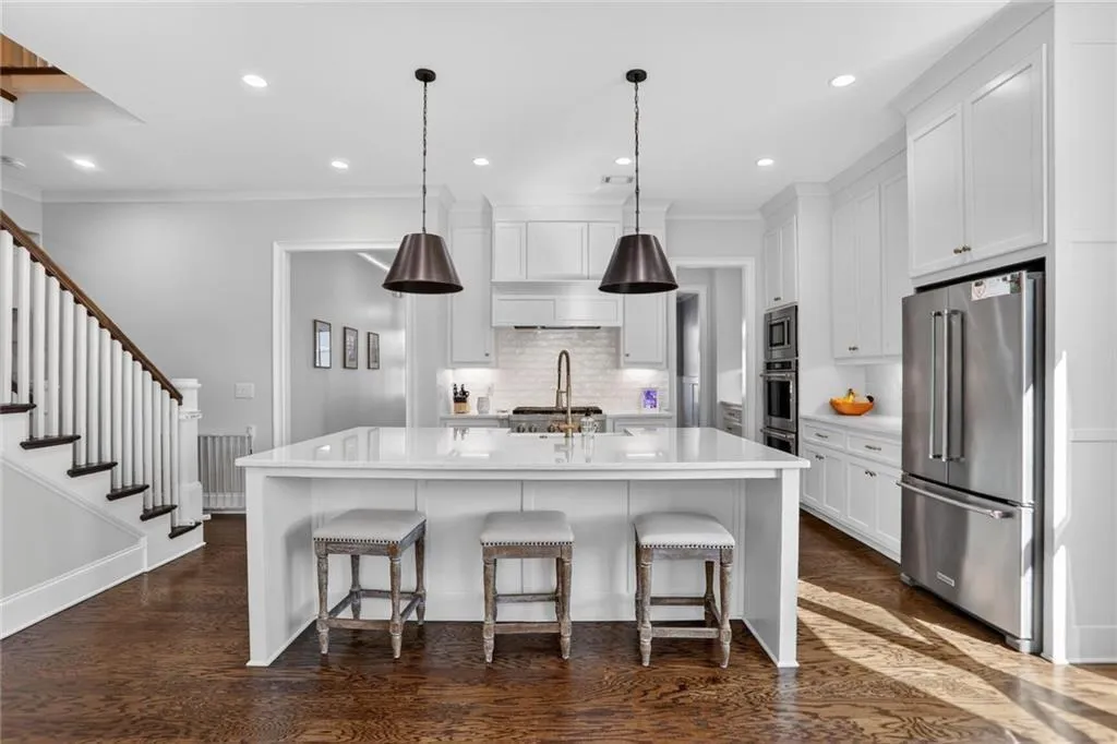 287 Green Hill Road, Atlanta, Georgia 30342, 5 Bedrooms Bedrooms, ,4 BathroomsBathrooms,Residential,For Sale,287 Green Hill Road,7725388