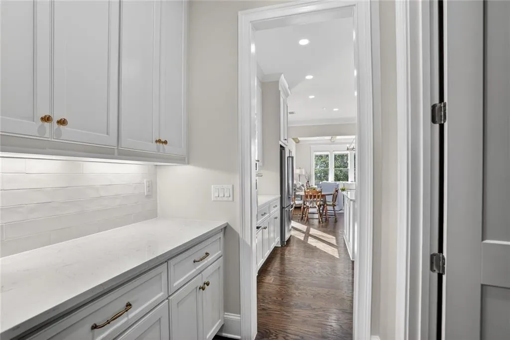 287 Green Hill Road, Atlanta, Georgia 30342, 5 Bedrooms Bedrooms, ,4 BathroomsBathrooms,Residential,For Sale,287 Green Hill Road,7725388