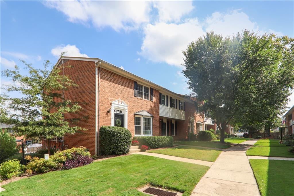 6520 Roswell Road NE Unit 92, Sandy Springs, Georgia 30328, 2 Bedrooms Bedrooms, ,1 BathroomBathrooms,Residential,Sold,6520 Roswell Road NE Unit 92,7274460