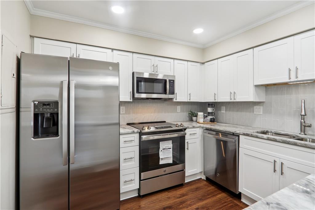 6520 Roswell Road NE Unit 92, Sandy Springs, Georgia 30328, 2 Bedrooms Bedrooms, ,1 BathroomBathrooms,Residential,Sold,6520 Roswell Road NE Unit 92,7274460