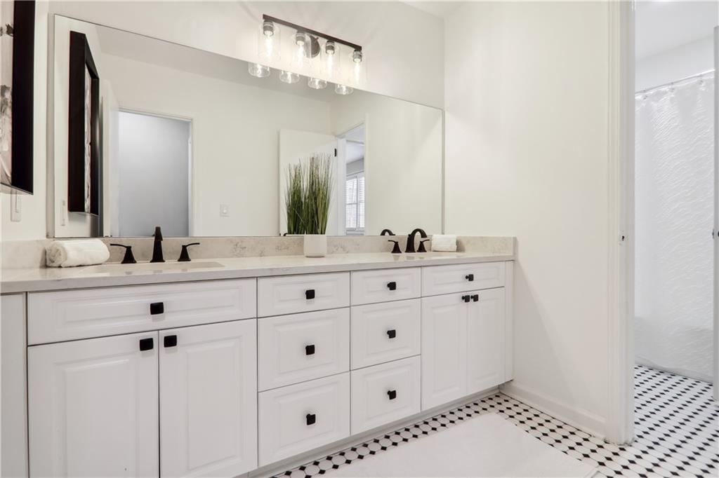 6520 Roswell Road NE Unit 92, Sandy Springs, Georgia 30328, 2 Bedrooms Bedrooms, ,1 BathroomBathrooms,Residential,Sold,6520 Roswell Road NE Unit 92,7274460
