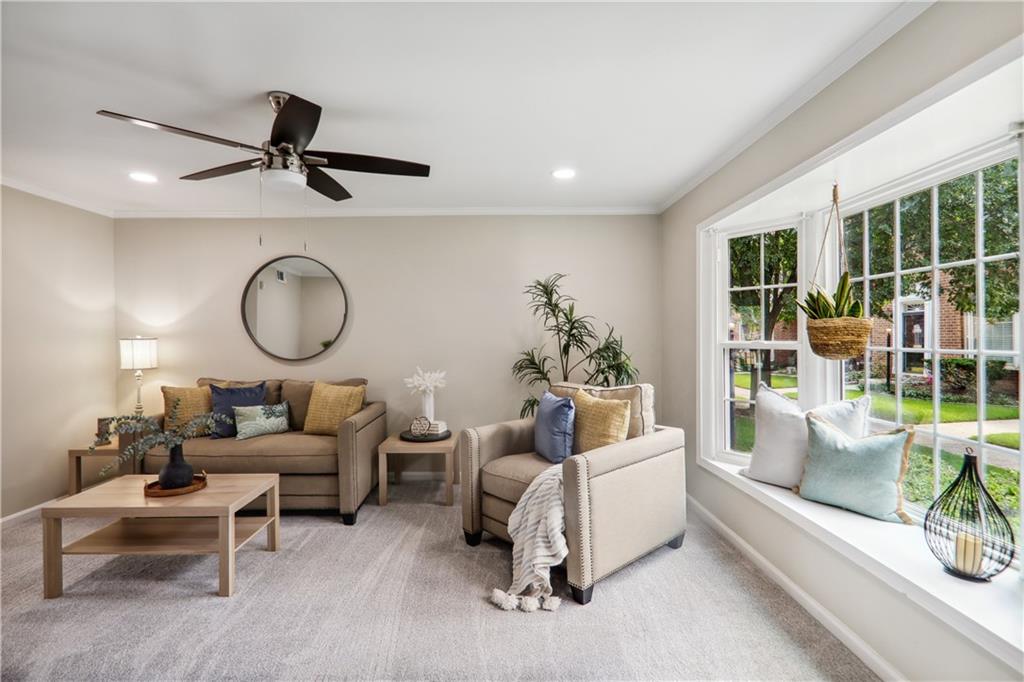 6520 Roswell Road NE Unit 92, Sandy Springs, Georgia 30328, 2 Bedrooms Bedrooms, ,1 BathroomBathrooms,Residential,Sold,6520 Roswell Road NE Unit 92,7274460