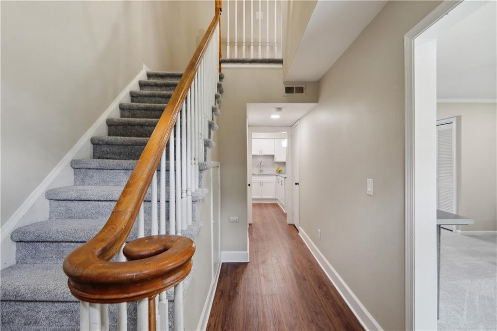 6520 Roswell Road NE Unit 92, Sandy Springs, Georgia 30328, 2 Bedrooms Bedrooms, ,1 BathroomBathrooms,Residential,Sold,6520 Roswell Road NE Unit 92,7274460