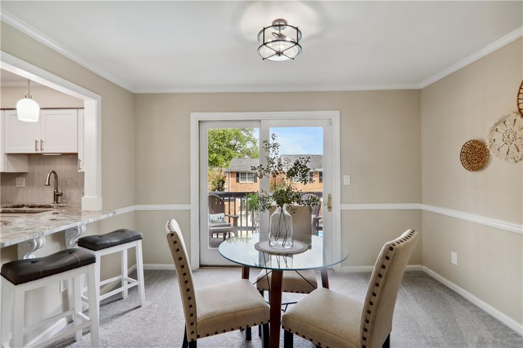 6520 Roswell Road NE Unit 92, Sandy Springs, Georgia 30328, 2 Bedrooms Bedrooms, ,1 BathroomBathrooms,Residential,Sold,6520 Roswell Road NE Unit 92,7274460