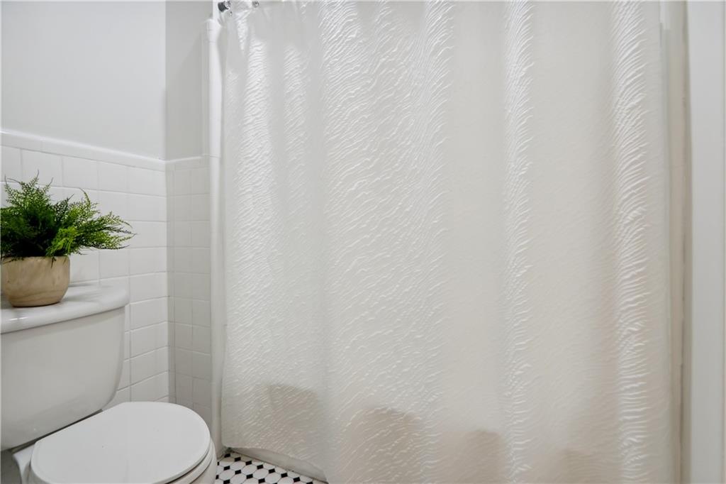 6520 Roswell Road NE Unit 92, Sandy Springs, Georgia 30328, 2 Bedrooms Bedrooms, ,1 BathroomBathrooms,Residential,Sold,6520 Roswell Road NE Unit 92,7274460