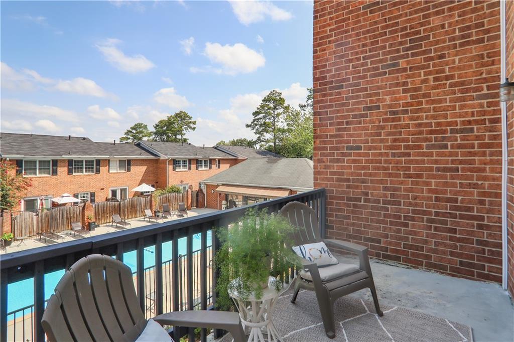6520 Roswell Road NE Unit 92, Sandy Springs, Georgia 30328, 2 Bedrooms Bedrooms, ,1 BathroomBathrooms,Residential,Sold,6520 Roswell Road NE Unit 92,7274460